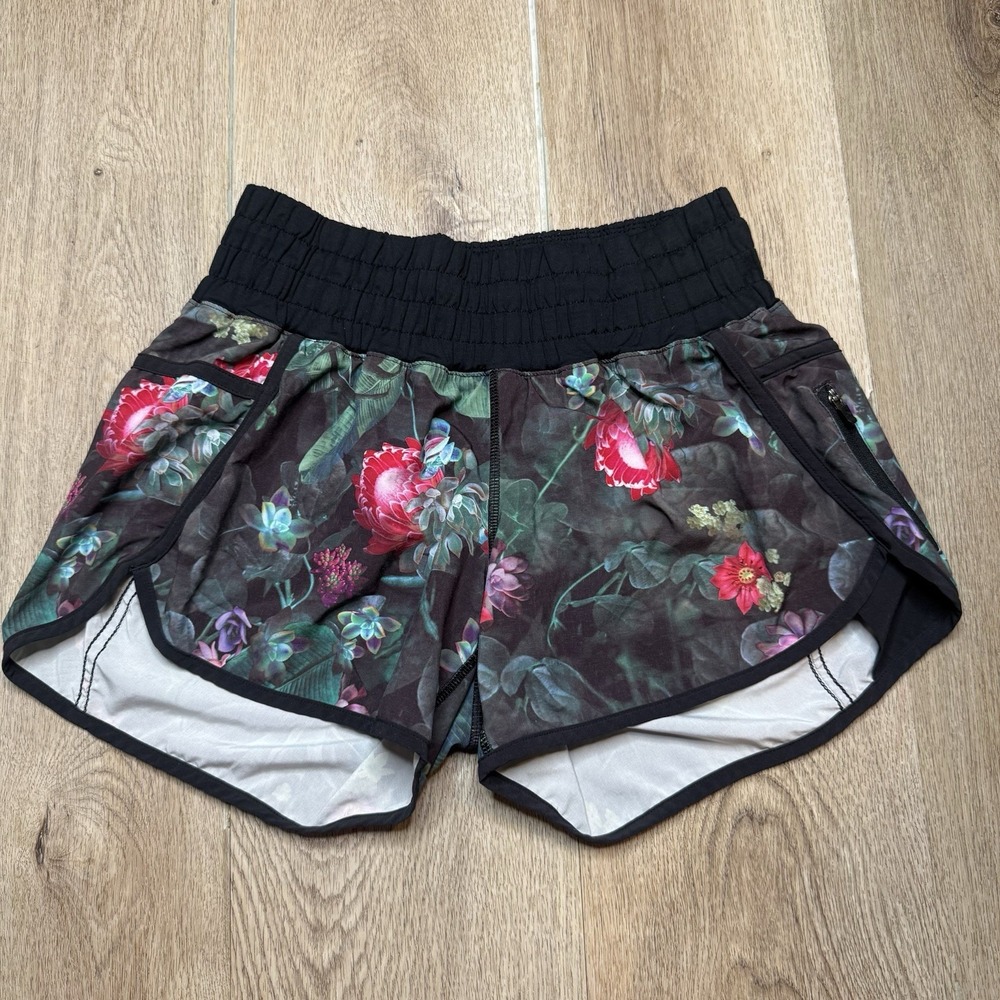 Lululemon Run Speed Short 4-Way Stretch Black Curious Jungle Black Floral Size 6